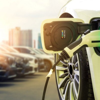 Έρευνα: Το 50% των κατόχων ηλεκτρικών οχημάτων έχουν κι ένα θερμικό ως καβάτζα