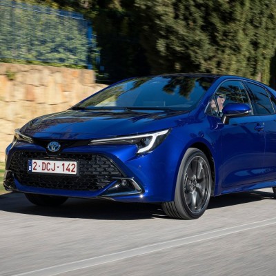 Σπάει τα κοντέρ η Toyota - H νέα υβριδική Corolla θα έχει αυτονομία 2.100 km