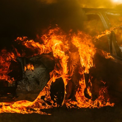 Χάος στου Ζωγράφου - Έκαναν στάχτη 12 αυτοκίνητα [video]
