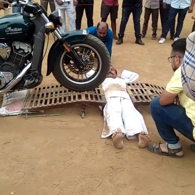 Ο νέος σούπερμαν - Τον πάτησαν 376 μοτοσικλέτες και δεν έπαθε τίποτα