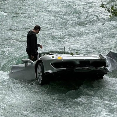 Ferrari 488 Pista έπεσε σε ποτάμι της Ελβετίας – Πώς σώθηκε ο οδηγός