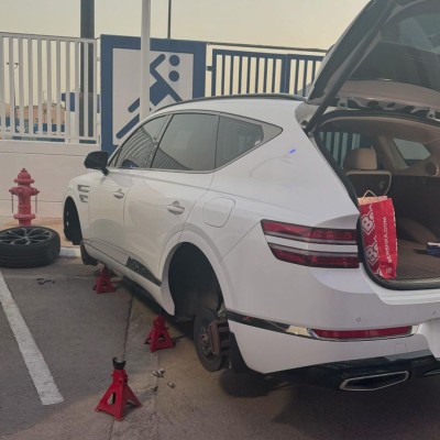 Super star του ποδοσφαίρου σκάει τα λάστιχα συμπαίκτη του – Ο απίθανος λόγος