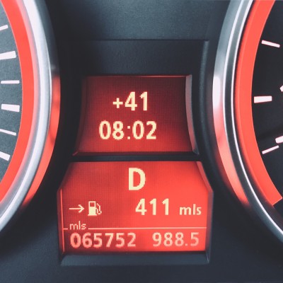 10 πράγματα που απαγορεύεται να έχετε στο αυτοκίνητο με τον καύσωνα