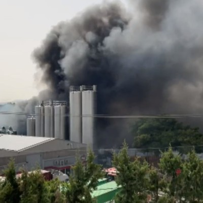 Χάος στην Κηφισιά από την έκρηξη – Κλείνουν δρόμοι γύρω από το εργοστάσιο