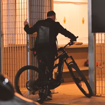 Το πρώτο κλειστό πάρκινγκ ποδηλάτων της Αθήνας – Κοστίζει 0,83 ευρώ την ημέρα [video]