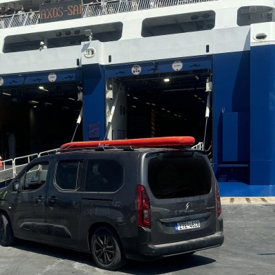 Μπήκαμε σε 3 πλοία με ηλεκτρικό αυτοκίνητο – Σε πόσα μας έλεγξαν;