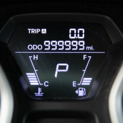 Έμπορος πούλησε 216 αυτοκίνητα με γυρισμένα χιλιόμετρα – Τον κυνηγάει το κράτος