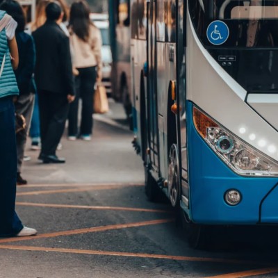 Οδηγός λεωφορείου βρήκε πορτοφόλι με 1.400 ευρώ και το παρέδωσε