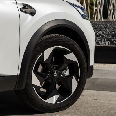 Έπεσε 3.000 ευρώ η τιμή του υβριδικού B-SUV της Renault – Έχει 145 ίππους και καίει 4,6 lt/100 km