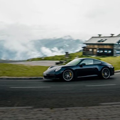 Video: Μποτιλιάρισμα εκατομμυρίων στη Ρουμανία - Εκατοντάδες Porsche «κόλλησαν»