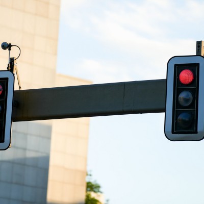 Επίσημο: Σε αυτά τα φανάρια της Αττικής θα μπουν οι 388 νέες κάμερες – Θα γράφουν με video τους οδηγούς