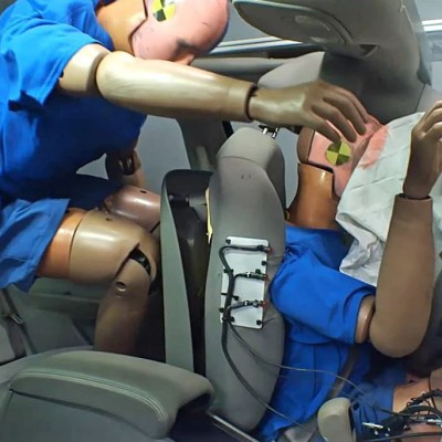 Δες τι θα συμβεί αν τρακάρεις με 40 km/h και δεν φοράς ζώνη [video]