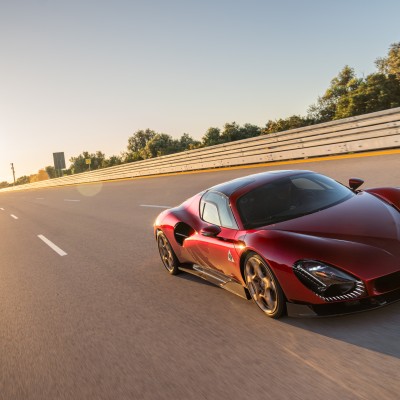 Alfa Romeo 33 Stradale: Εκεί που πας με 240 km/h, χωρίς να αγγίζεις το τιμόνι