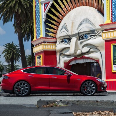 Οδηγός Tesla έκανε 1,6 εκατ. χιλιόμετρα – Πόσες μπαταρίες αντικατέστησε;