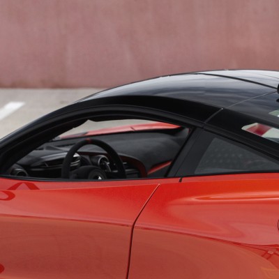 Ξεκολλάει το παράθυρο από αυτοκίνητο - Κοστίζει μια περιουσία