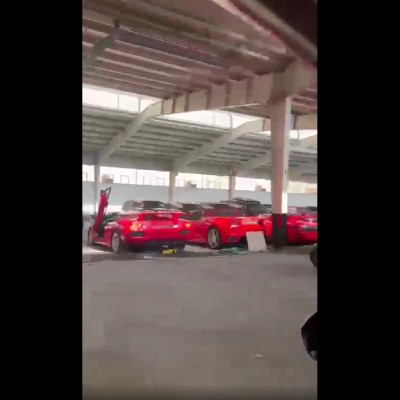 Η «τρελή» συλλογή αυτοκινήτων του Άσαντ – Στα χέρια των ανταρτών [video]