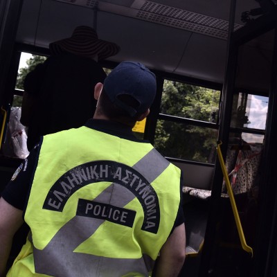 17χρονος είχε κατακλέψει επιβάτες λεωφορείων – Παριστάνοντας τον ελεγκτή