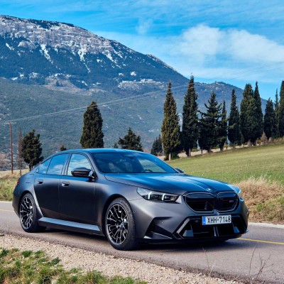 Ετοιμάζει «πόλεμο» η BMW - 40 νέα αυτοκίνητα μέχρι το 2028!