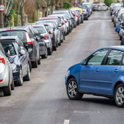 Πώς θα βρεις παρκινγκ χωρίς να κάνεις κύκλους – Η κίνηση που θα σε σώσει