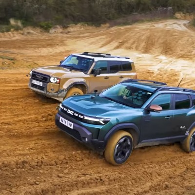 Δαυίδ εναντίον Γολιάθ! Toyota Land Cruiser Vs Dacia Duster, ποιος θα κερδίσει; [Video]