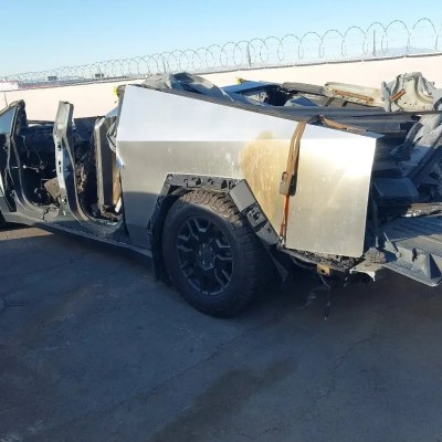 Πωλείται το Cybertruck που χρησιμοποιήθηκε στη βομβιστική ενέργεια στο ξενοδοχείο του Trump!