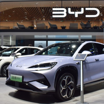 Η BYD βάζει τέλος στη βενζίνη – Φέρνει ηλεκτρικά που φορτίζουν σε 5 λεπτά