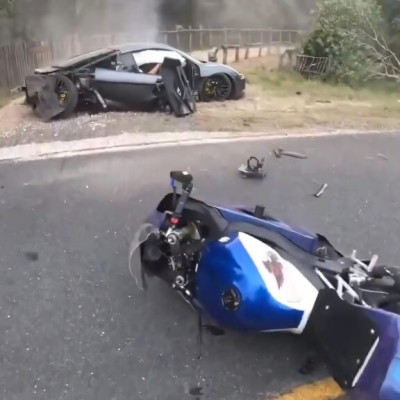 Κόντρα με άσχημο τέλος: Audi R8 τρακάρει και ρίχνει κάτω μοτοσυκλέτα που ακολουθούσε [Video]