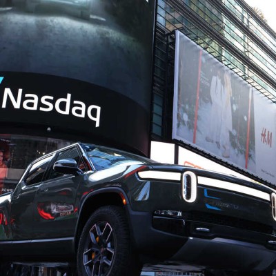 H κόντρα του αιώνα: Bezos εναντίον Musk – Η Amazon ετοιμάζει ηλεκτρικό 25.000 δολαρίων