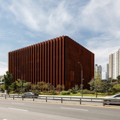 Το γιγάντιο κουτί δώρου – Ένα υπερπολυτελές showroom 54.000 τμ.