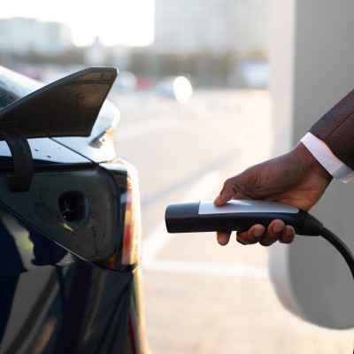 Ηλεκτρικά αυτοκίνητα: Σε ποια χώρα δεν θα… βρίσκουν να φορτίζουν;