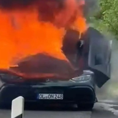 Κάηκε ολοσχερώς η συλλεκτική Mercedes των 2,8 εκατ. – Σε μόλις 275 μονάδες [video]