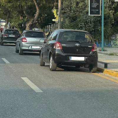 Επιτρέπεται το παρκάρισμα με αλάρμ σε κίτρινη γραμμή -Τι λέει η Τροχαία