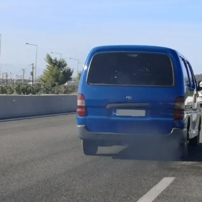 Μαύρος καπνός από την εξάτμιση: Τι ζημιά δείχνει στο αυτοκίνητο
