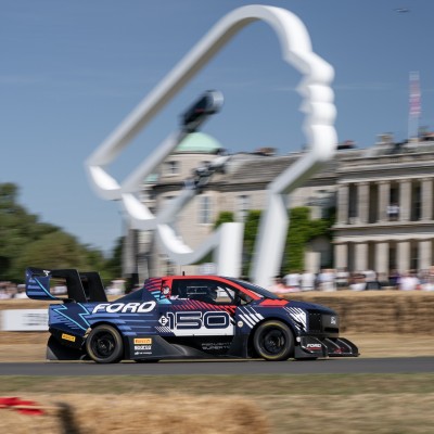 Το «αγροτικό» που... σβήνει τα hypercars - Πέρασε την Koenigsegg!