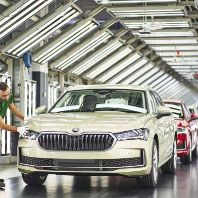 Η Skoda πάει σε άλλο επίπεδο – Θα βάφει 2.600 αυτοκίνητα την ημέρα