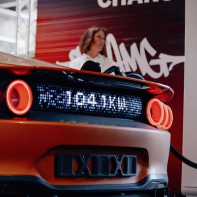 H Mercedes τελειώνει τη βενζίνη – Και τους Κινέζους μαζί