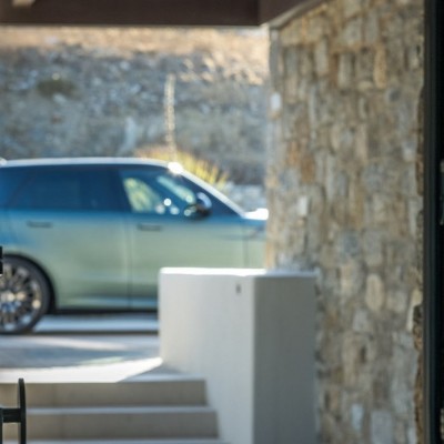 Τα δύο SUV που αγοράζουν οι πλούσιοι Έλληνες – Κοστίζουν πάνω από 150.000 ευρώ