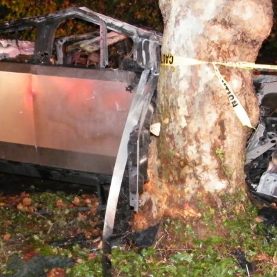 Οργή κατά της Tesla για τον θάνατο τριών φοιτητών - «Θα ζούσαν αν άνοιγαν οι πόρτες» λέει ο πατέρας