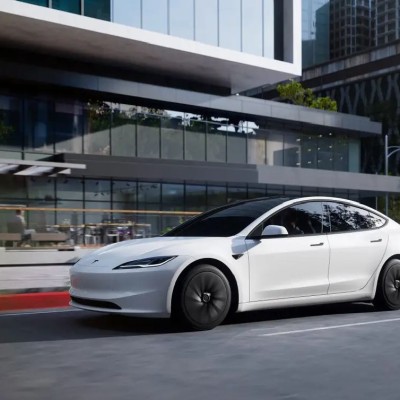 Αυτό είναι το φθηνότερο Tesla - Τι διαφορές έχει