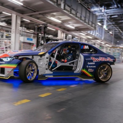 Οδηγός μπήκε στο εργοστάσιο της BMW και άρχισε τις… μπάντες [video]
