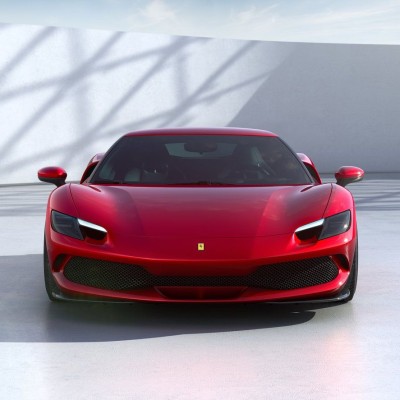 H Ferrari ζήτησε από 6 πελάτες να σταματήσουν να οδηγούν τα αυτοκίνητά της