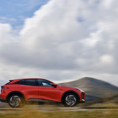 Μεγάλο όφελος 8.000 ευρώ για το πισωκίνητο SUV των 218 ίππων – Δείτε τιμές στην Ελλάδα