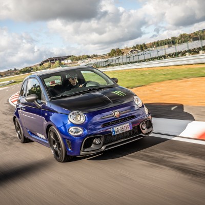 Ο κόσμος δεν θέλει ηλεκτρικά hot hatch - Η Abarth επιστρέφει στα θερμικά μοτέρ!
