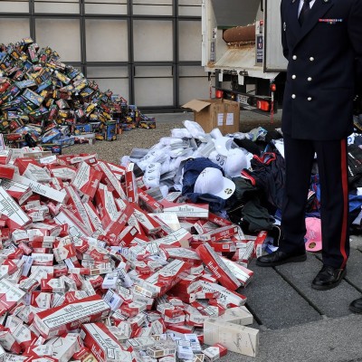 Με μια δουλειά δε βγαίνει – Οδηγός φορτηγού μετέφερε ανταλλακτικά και… λαθραία τσιγάρα