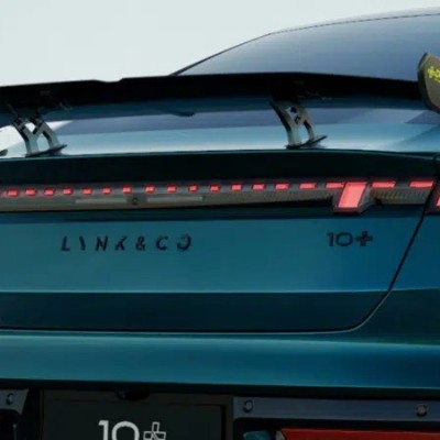 To sport σεντάν των 912 ίππων - Κάνει το 0-100 km/h σε 2,8 sec!