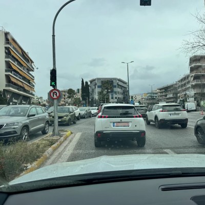 Η παράβαση που δεν ξέρουν 9 στους 10 Έλληνες με το πράσινο φανάρι – Έχει πρόστιμο 350 ευρώ κι όχι μόνο