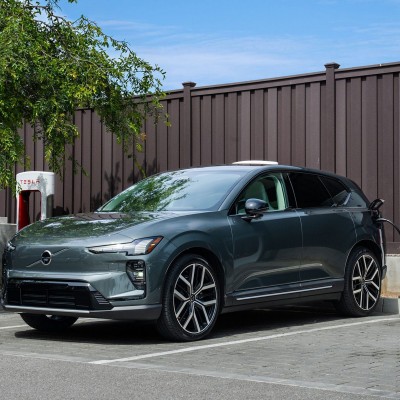 Ανοίγουν οι σταθμοί φόρτισης της Tesla για τα αυτοκίνητα Volvo – Και στην Ελλάδα