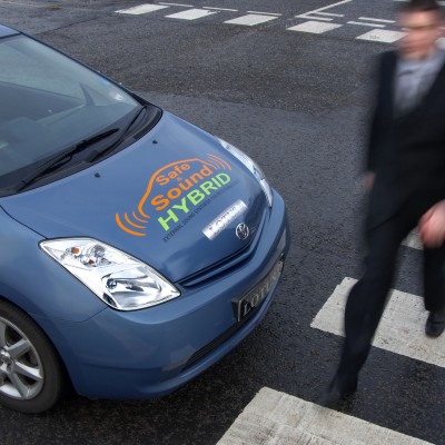 Οι τυφλοί φοβούνται τα αθόρυβα αυτοκίνητα