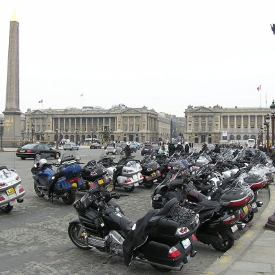 Μοτοταξί με αερόσακο επιβάτη