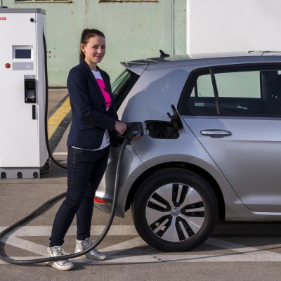 ‘Ανοίγει’ ο δρόμος για τους φορτιστές ηλεκτρικών οχημάτων στην Ελλάδα